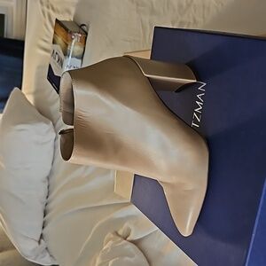 Stuart Weitzman size 8 tan ankle boot with box